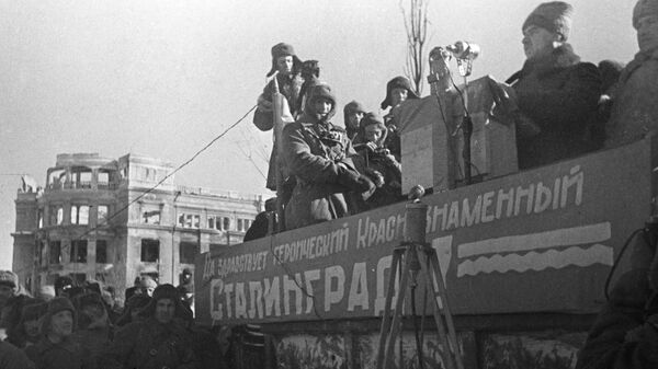 Командующий 62-й армией Василий Иванович Чуйков (справа второй) во время выступления на митинге, посвященном освобождению Сталинграда от фашистских войск. 4 февраля 1943 года.