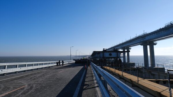 Надвижка первого пролета левой автодорожной части Крымского моста