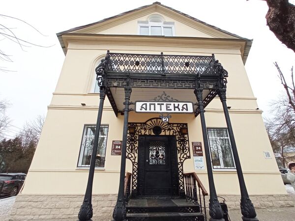 Аптека №2 находится в историческом здании 18 века Аптека №2 находится в историческом здании 18 века