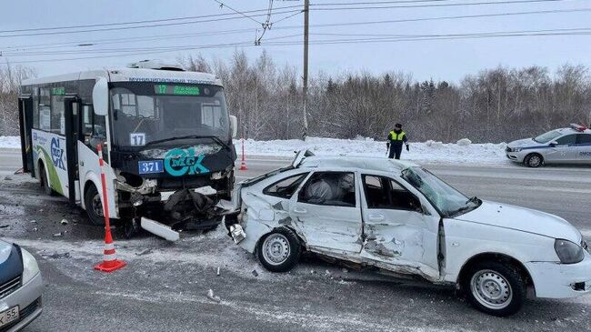 На месте ДТП с автобусом в Омске