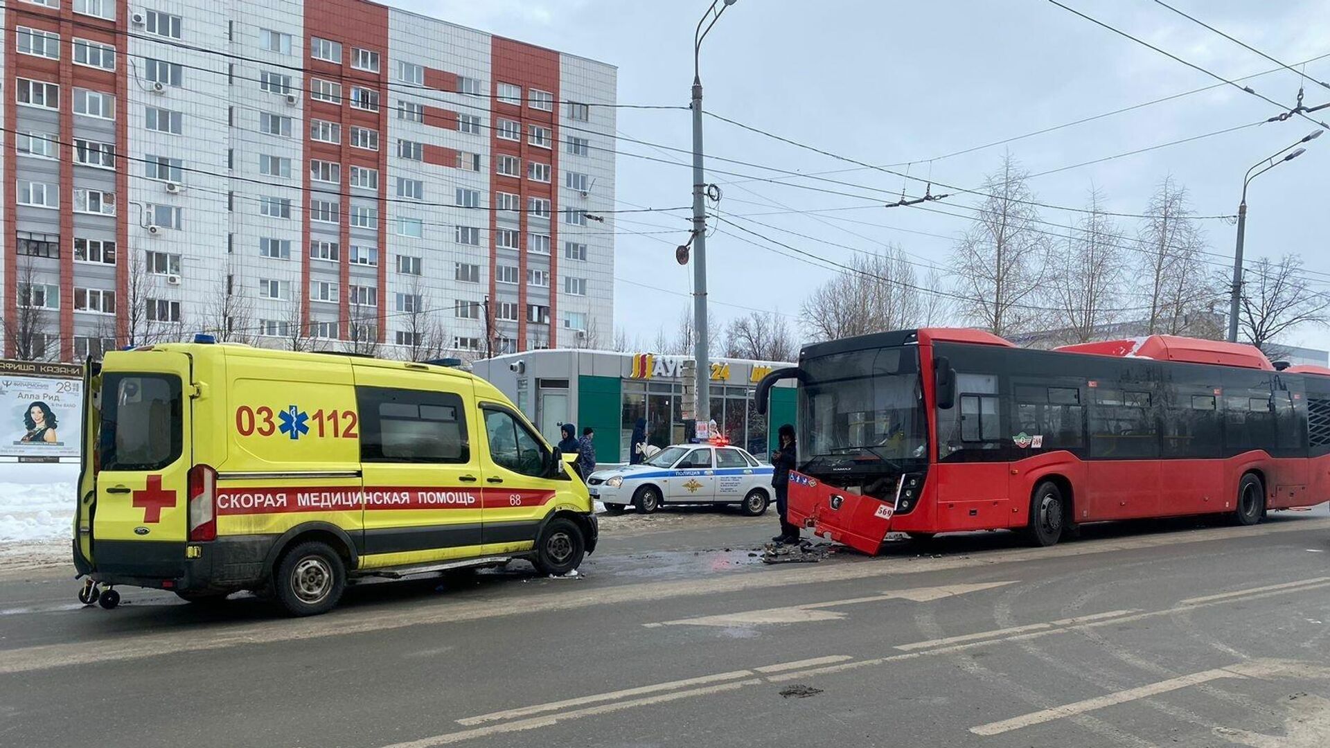 ДТП с участием скорой медицинской помощи и пассажирского автобуса в Казани - РИА Новости, 1920, 12.01.2023