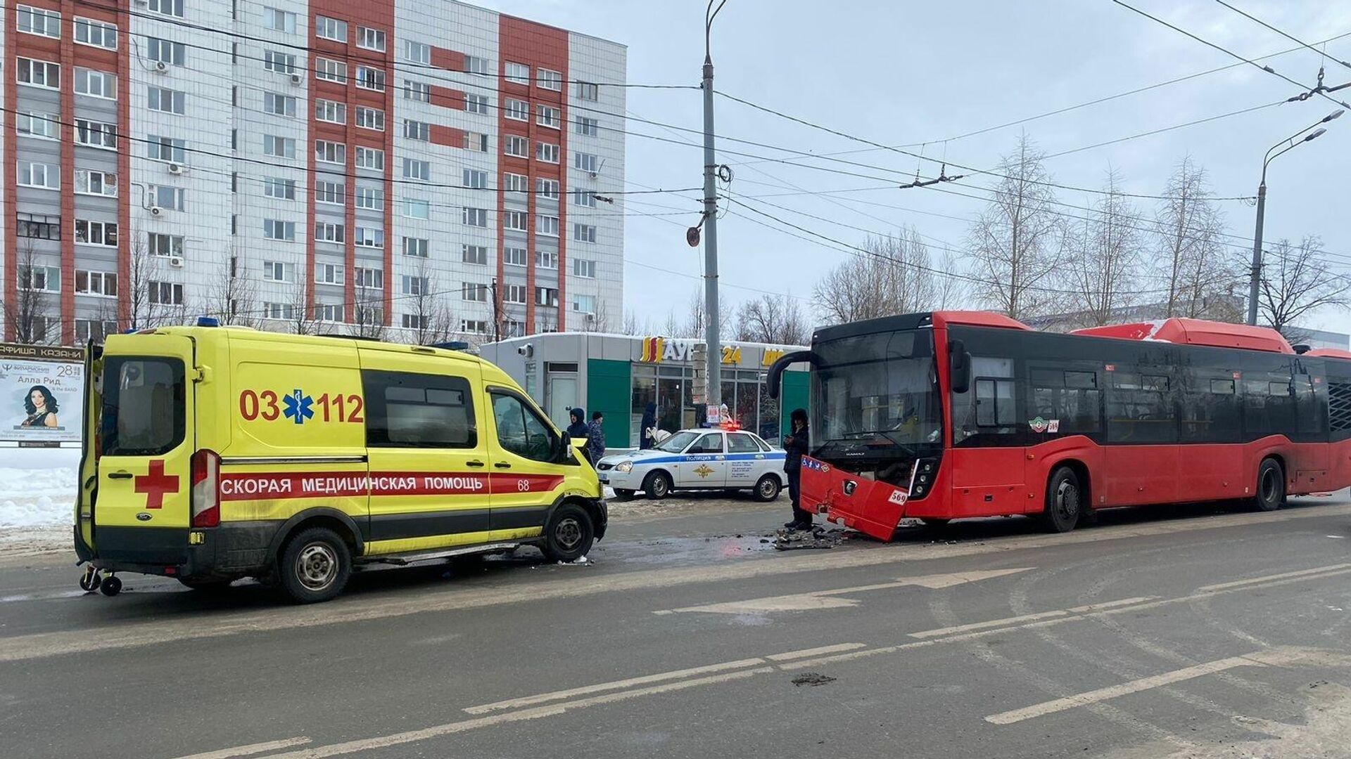 ДТП с участием скорой медицинской помощи и пассажирского автобуса в Казани - РИА Новости, 1920, 12.01.2023