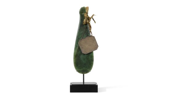 Дубинка из зеленого камня, выставленная на торги аукционным домом Sotheby's