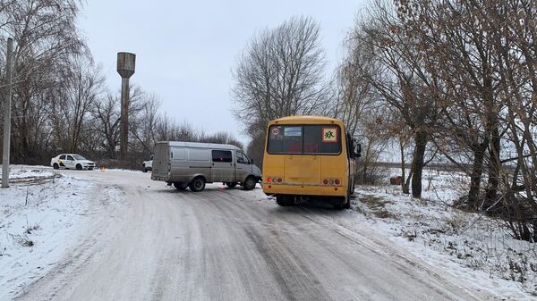 ДТП с участием Газели со школьным автобусом в Воронежской области