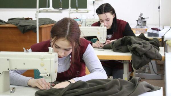 В Липецкой области студенты шьют одежду для участников СВО
