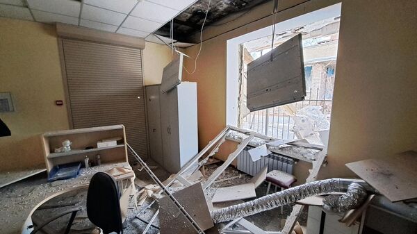 Последствия обстрела со стороны вооруженных формирований Украины городской больницы города Донецка