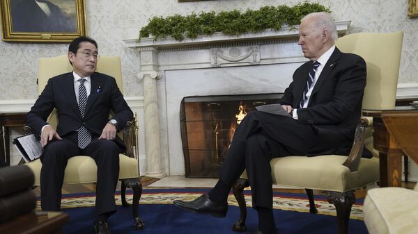 Президент США Джо Байден и премьер-министра Японии Фумио Кисида во время встречи в Вашингтоне