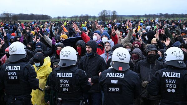 Акция протеста против сноса деревни Лютцерат, Германия. 14 января 2023