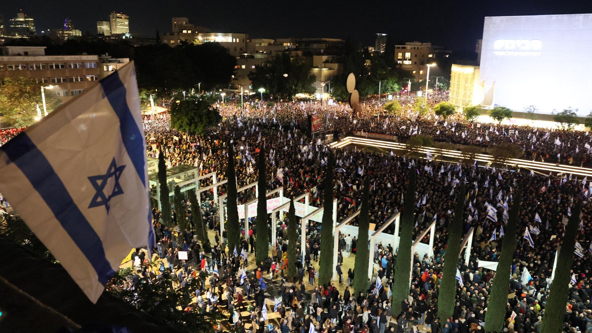 В Тель-Авиве митингуют десятки тысяч противников правительства Израиля -  РИА Новости, 15.01.2023