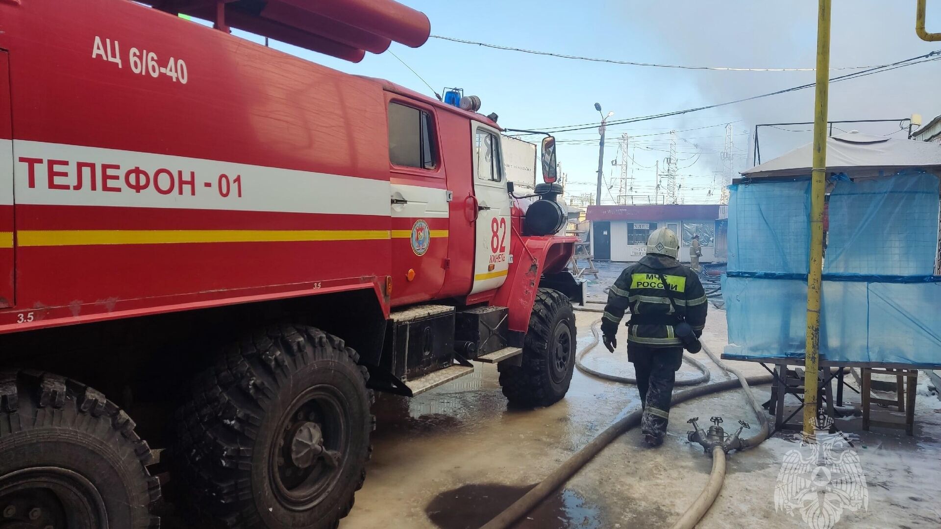 Ликвидация пожара на рынке в Самарской области0