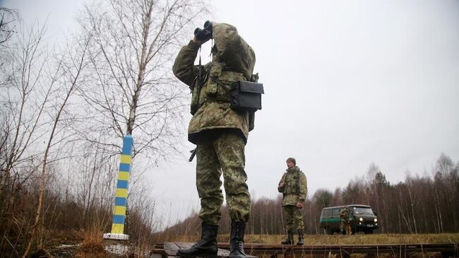 Белорусские пограничники на границе с Украиной. Архивное фото