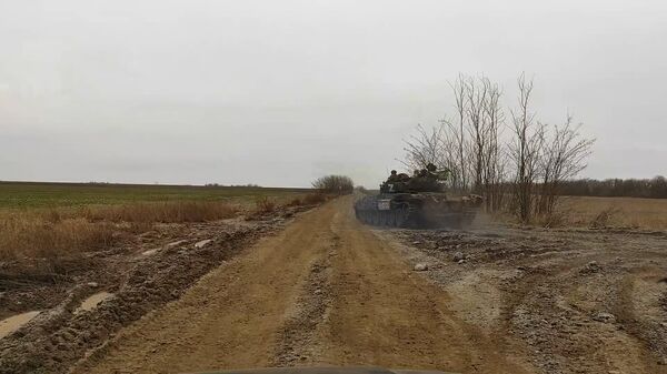 Кадры боевого дежурства экипажа танка Т-72 в южном секторе спецоперации