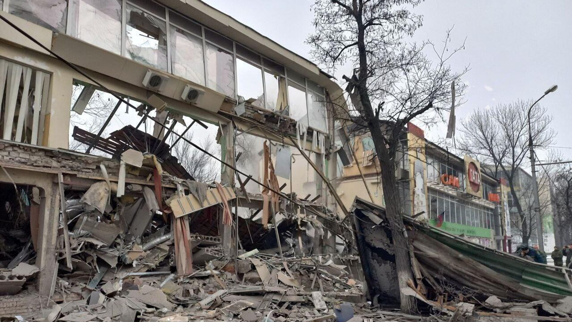 Разрушения в Калининском районе Донецка после обстрела ВСУ - РИА Новости, 1920, 13.03.2023