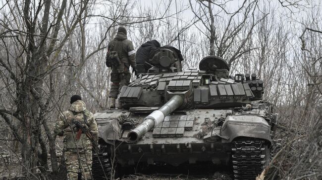 Боевое дежурство танка Т-72 Вооруженных сил России в южном секторе специальной военной операции