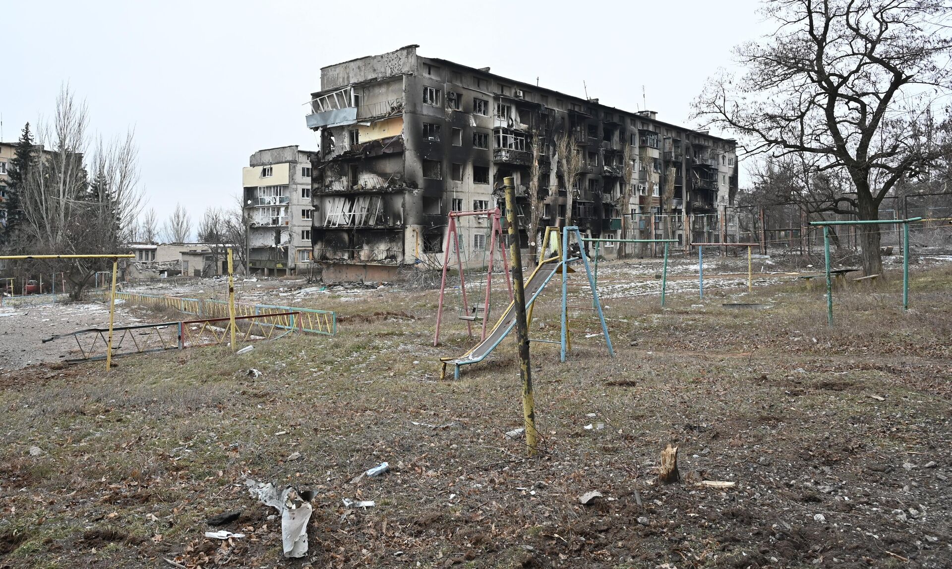 Разрушенные жилые здания в Соледаре Разрушенные жилые здания в Соледаре
