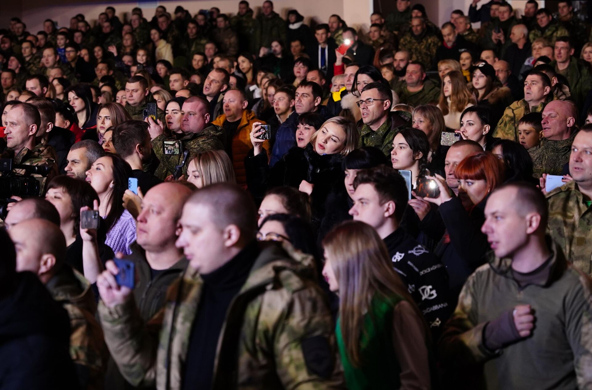 Зрители во время выступления певца SHAMAN на концерте для военнослужащих в Луганске - РИА Новости, 1920, 06.07.2023