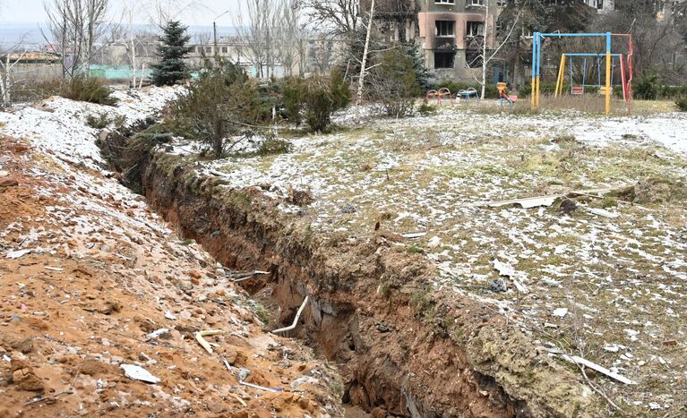 Разрушенные жилые здания в Соледаре“