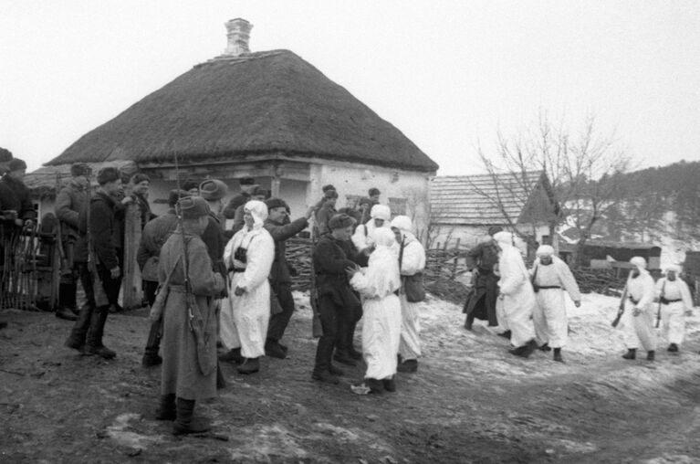 Южный фронт. Возвращение разведчиков с боевого задания. Ноябрь 1942 года.