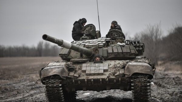 Танк Т-72 вооруженных сил России в зоне спецоперации