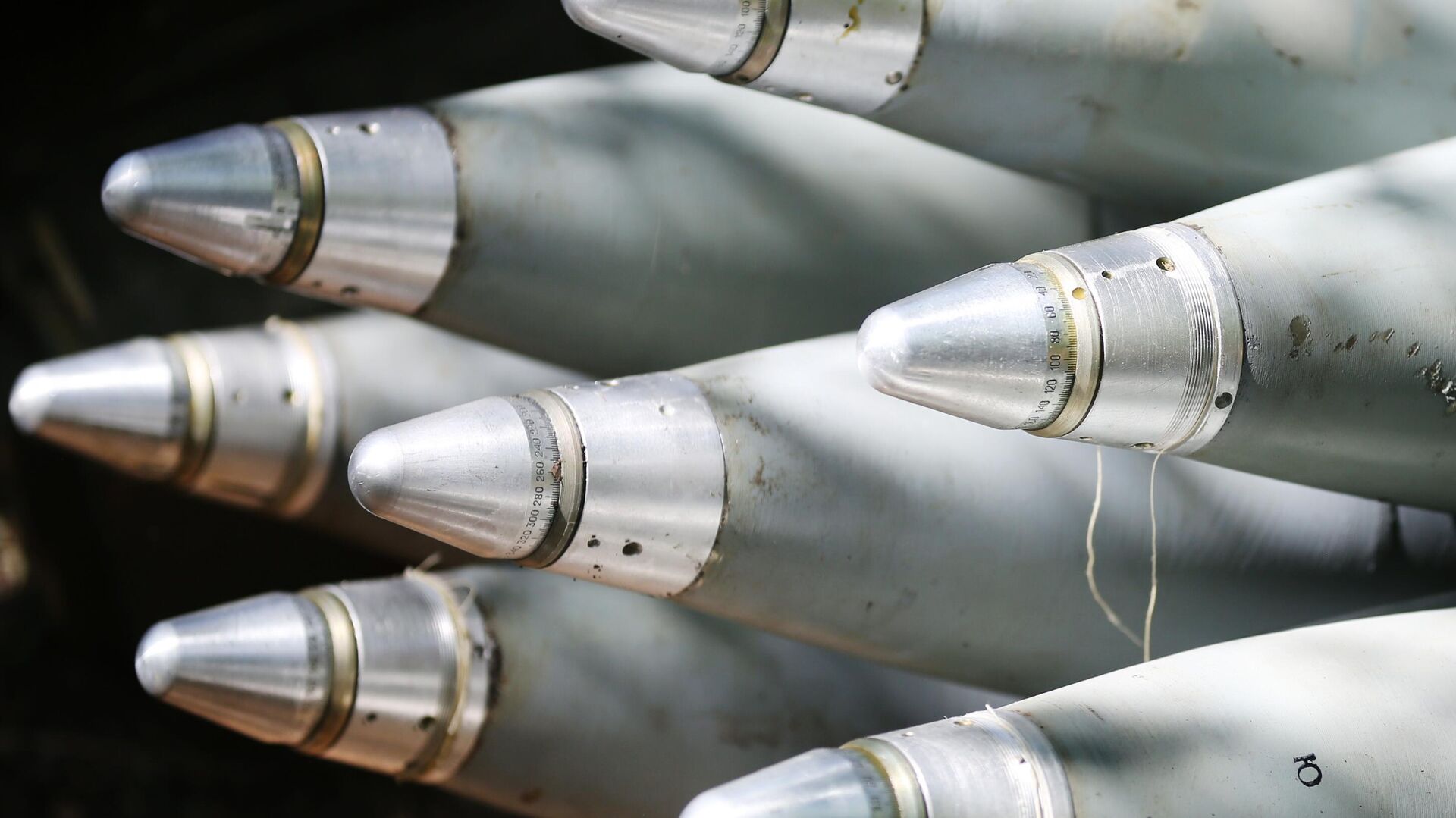 152-миллиметровые осколочно-фугасные снаряды для гаубицы Д-20 - РИА Новости, 1920, 09.05.2023