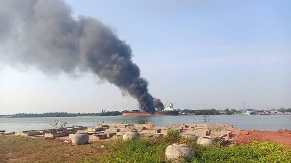 Пожар на танкере Smooth Sea 22 в Таиланде