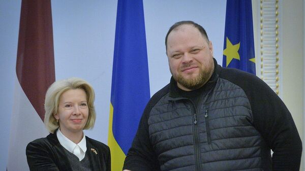 Спикер парламента Украины Руслан Стефанчук и министр  обороны Латвии Инара Мурниеце