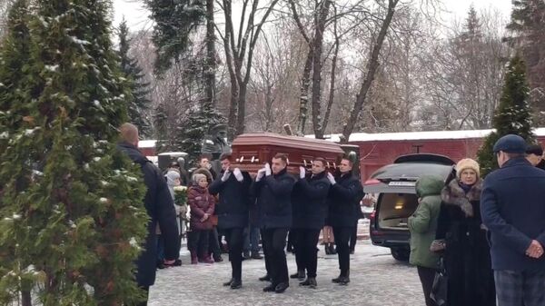 Похороны Инны Чуриковой на Новодевичьем кладбище