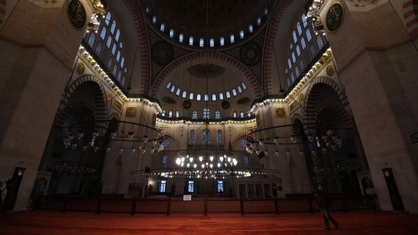 Внутреннее убранство мечети Сулеймание в Стамбуле