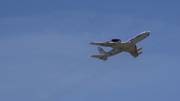 Самолет дальнего радиолокационного обнаружения Boeing E-3 Sentry AWACS ВВС США