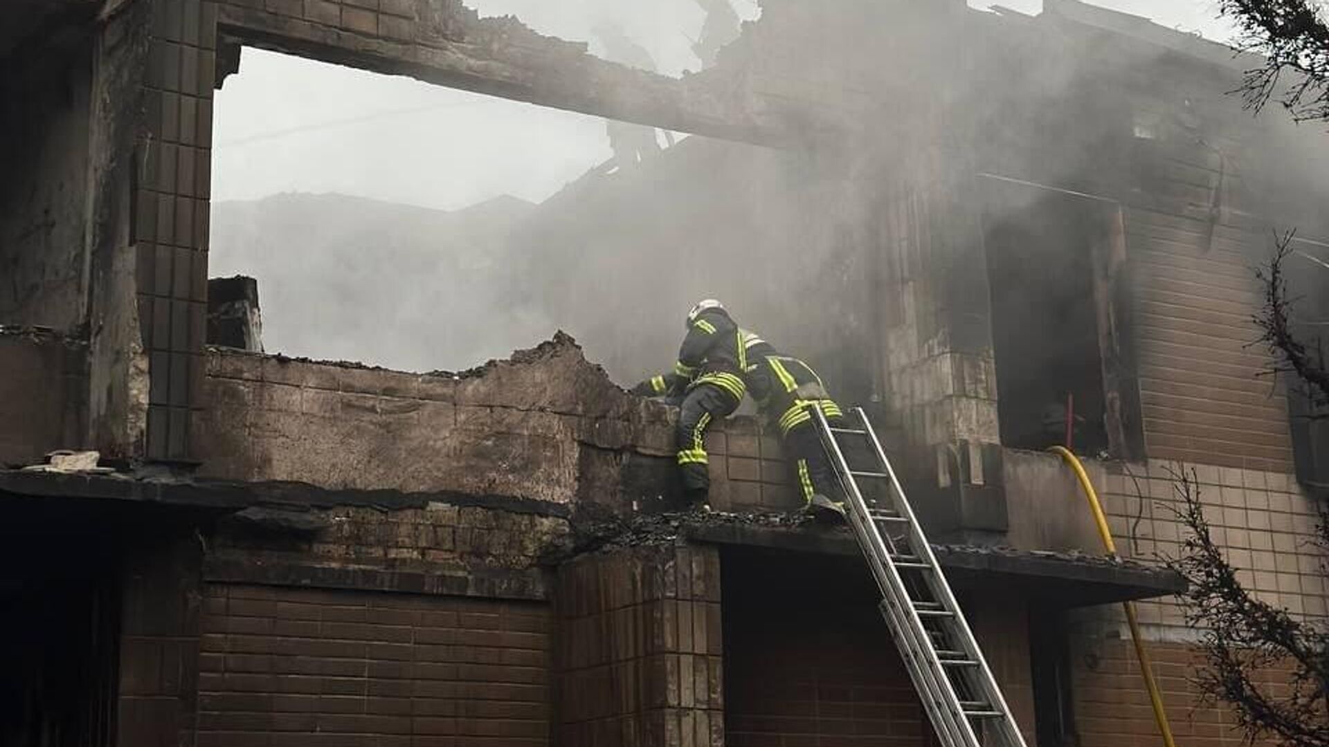 Здание детского сада, пострадавшее в результате падения вертолета в Броварах, Украина - РИА Новости, 1920, 24.01.2023