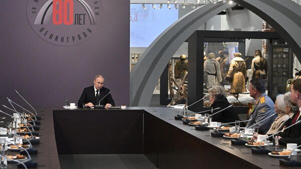 Президент РФ Владимир Путин на встрече с ветеранами