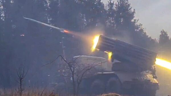 Российские артиллеристы поразили танк ВСУ снарядом не для прицельного огня