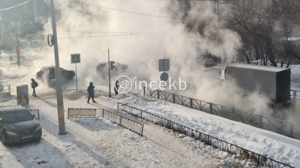 Затопление улици кипятком в Пионерском районе Екатеринбурга