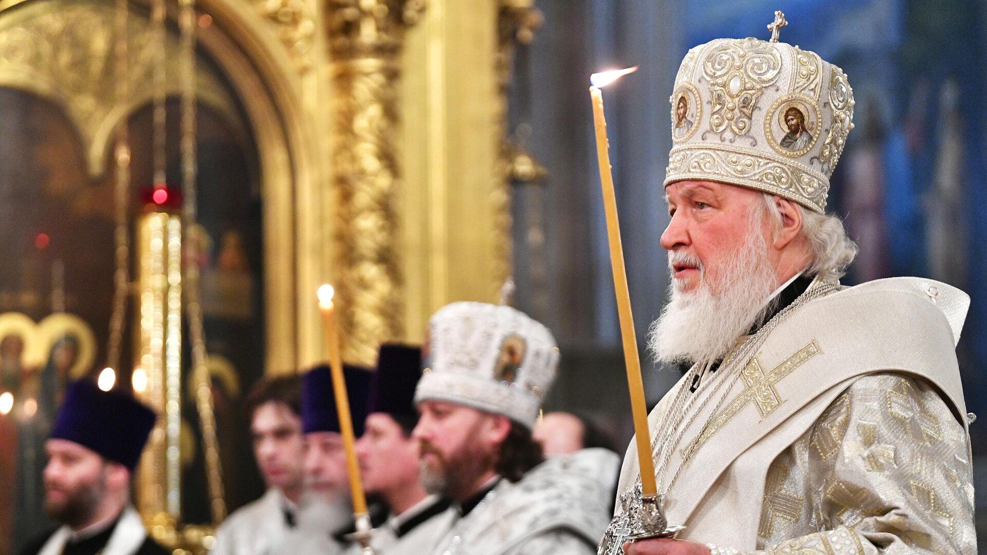 Патриарх Московский и всея Руси Кирилл во время служения в канун праздника Крещения Господня в Богоявленском кафедральном соборе в Москве - РИА Новости, 1920, 26.01.2023