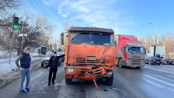 ДТП с участием КамАЗа и маршрутки в Волгограде