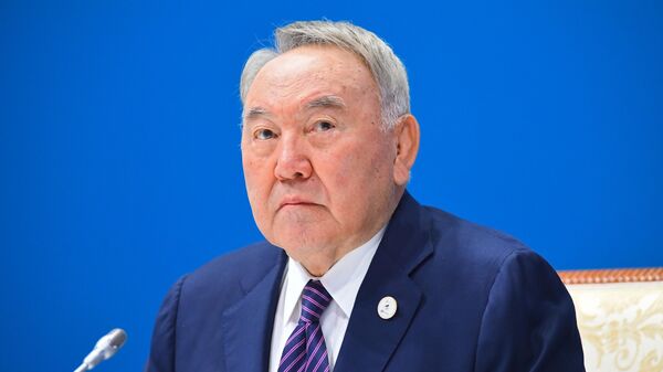 Назарбаев проголосовал на внеочередных выборах в Казахстане