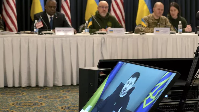 Выступление президента Украины Владимира Зеленского во время встречи контактной группы по поддержке Украины на американской авиабазе Рамштайн в Германии. 20 января 2023