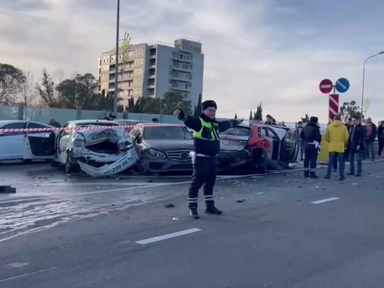 В смертельном ДТП в Сочи столкнулись девять автомобилей - РИА Новости,  20.01.2023