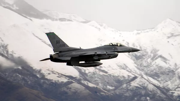 Bстребитель F-16 Fighting Falcon