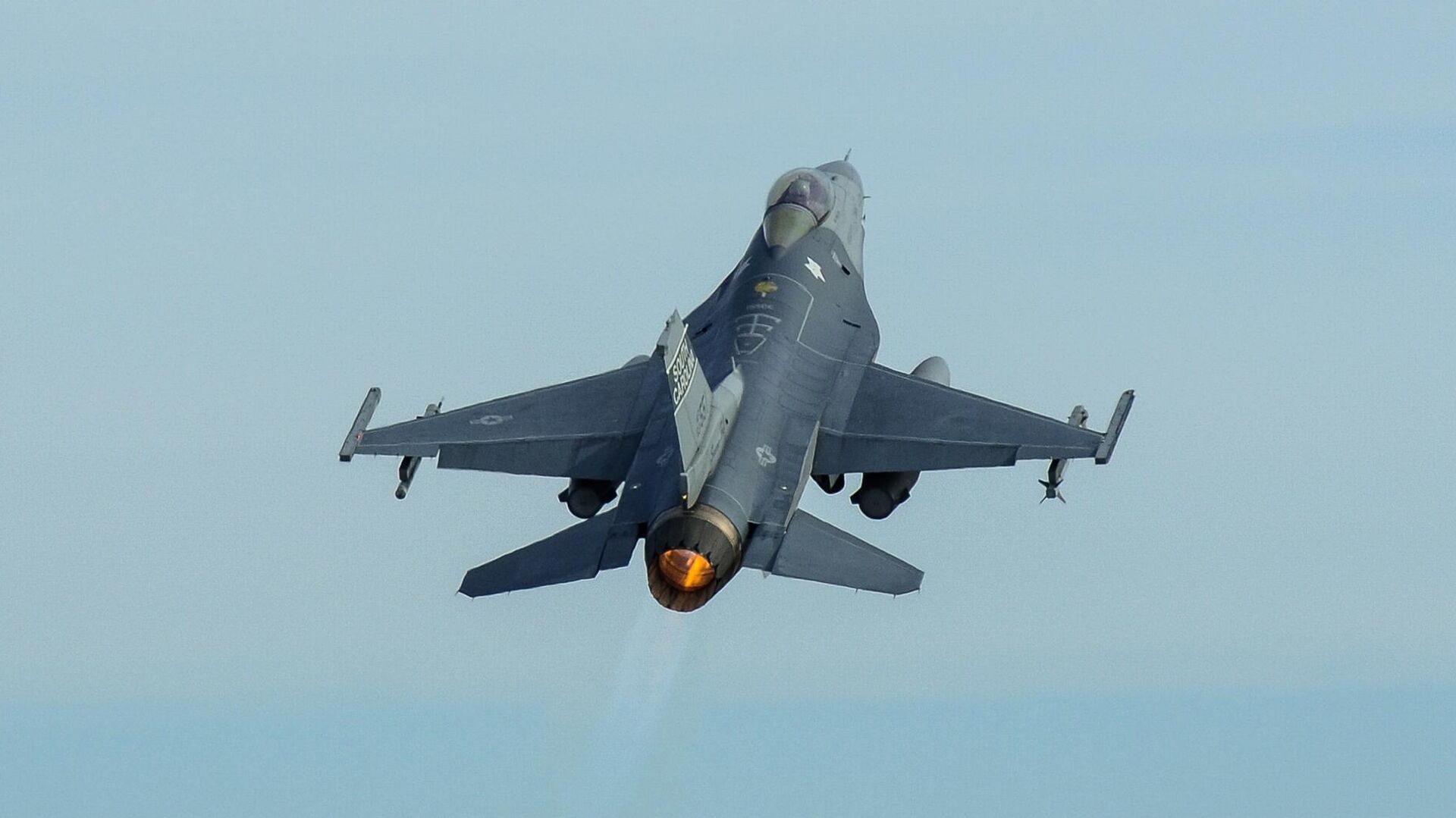 Американский истребитель F-16 Fighting Falcon. Архивное фото - РИА Новости, 1920, 25.08.2023