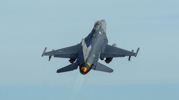 Американский истребитель F-16 Fighting Falcon. Архивное фото