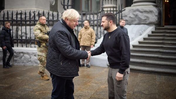 Борис Джонсон и Владимир Зеленский во время встречи в Киеве