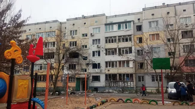 Последствия артиллерийского обстрела в Новой Каховке