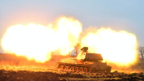 Самоходная артиллерийская установка (САУ) Акация ВС РФ на огневом рубеже