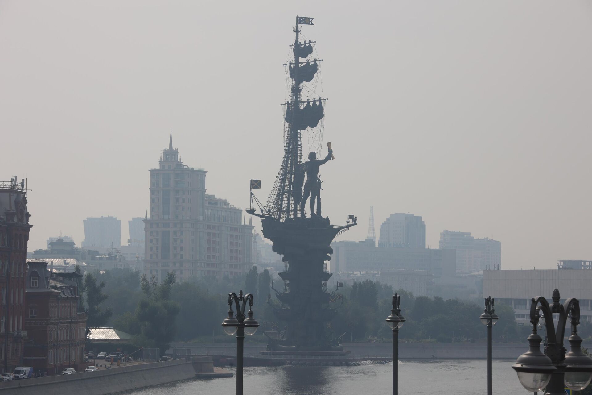 Памятник Петру I (В ознаменование 300-летия российского флота, скульптор Зураб Церетелли) в Москве - РИА Новости, 1920, 23.01.2023