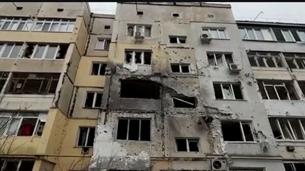 Кадры из Новой Каховки, где в результате обстрела были повреждены четыре дома