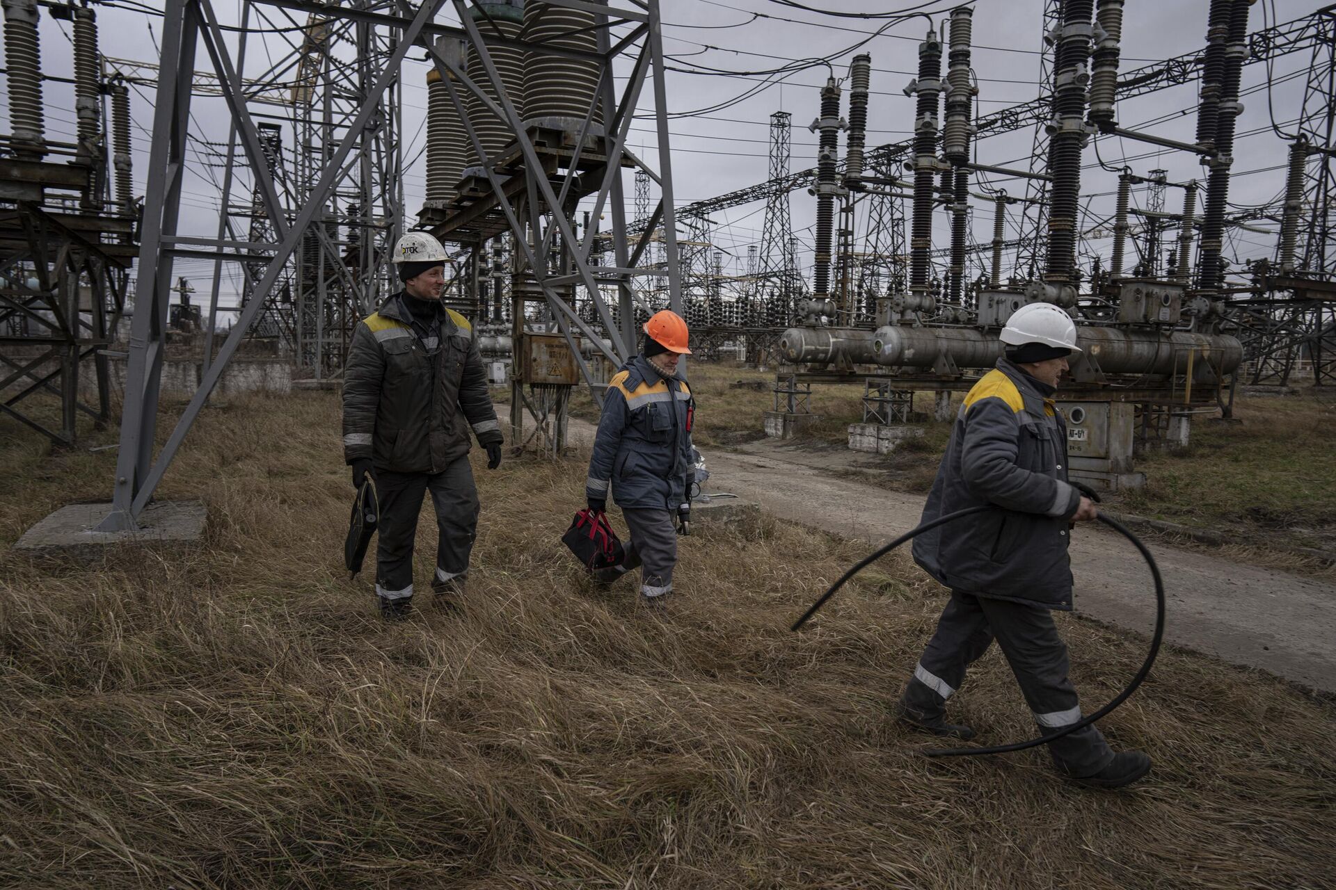 Рабочие на электростанции в центральной Украине - РИА Новости, 1920, 06.10.2023
