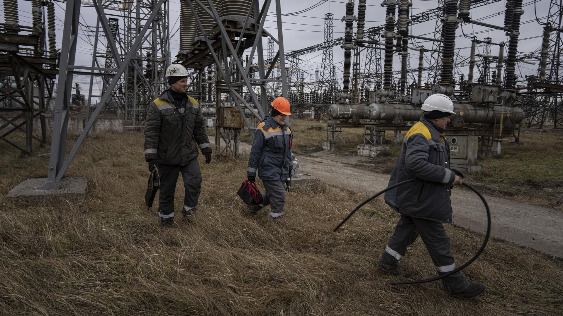 Рабочие на электростанции в центральной Украине - РИА Новости, 1920, 11.02.2023