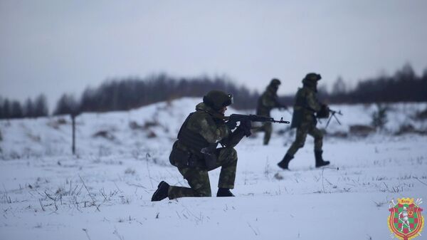 Белорусские военнослужащие во время учений