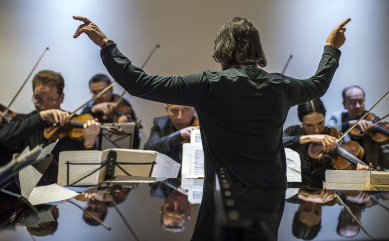 Дирижер Юрий Башмет выступает на открытии культурно-образовательного центра Юрия Башмета Дирижер Юрий Башмет выступает на открытии культурно-образовательного центра Юрия Башмета